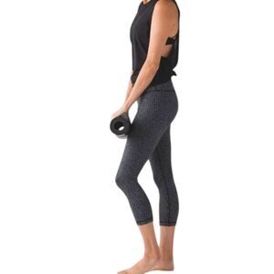 LULULEMON ATHLETICA Wunder Under Crop (Hi-Rise) 23' Size 6